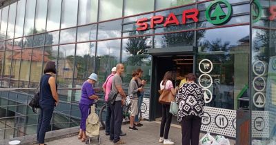 У Львові відбулась видача гуманітарних продуктових наборів у магазині SPAR