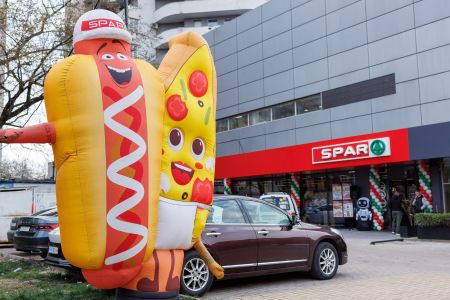 В Ужгороді відкрився новий супермаркет SPAR